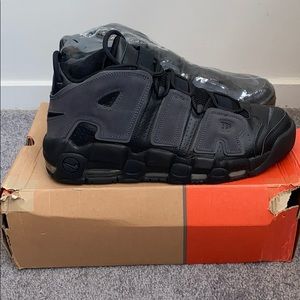 NIKE- AIR MORE TEMPO *BRAND NEW!*